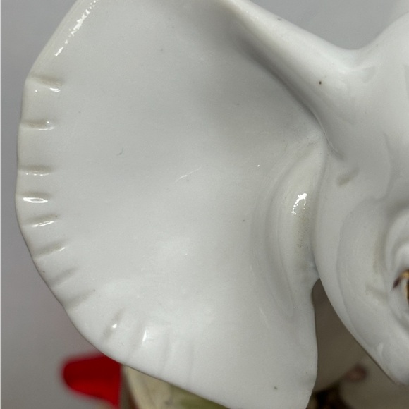 Elephant White with Gold Leaf Vintage Porcelain Figure - Picture 8 of 8